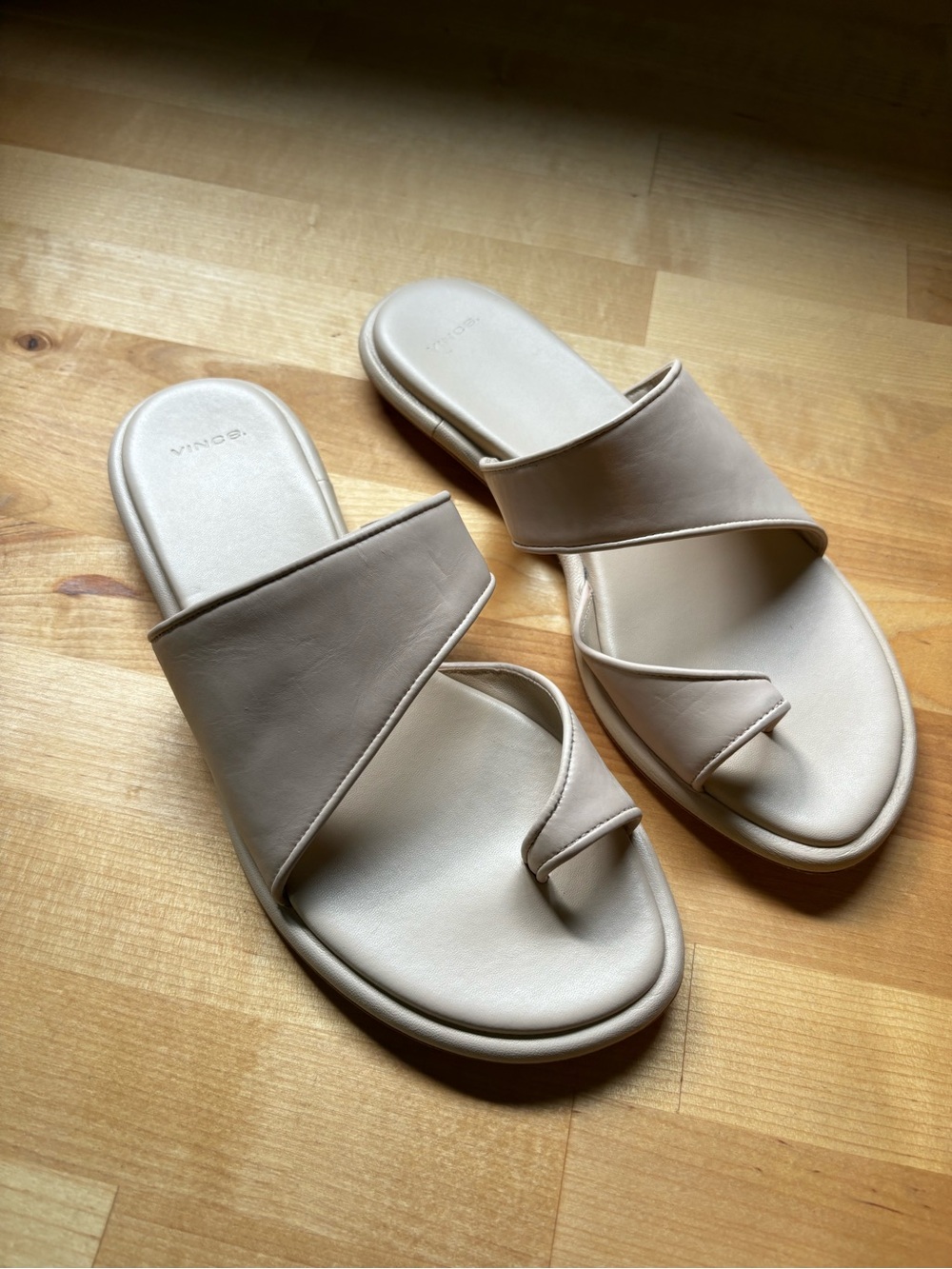 Vince Leather Slide Sandals 7.5 / 38 Beige Minimal Toe Loop Slides NEW $295